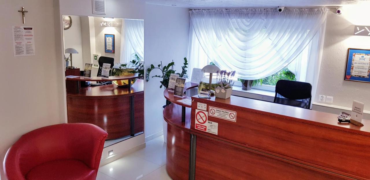 Willa-Restauracja Victoria Островец-Свентокшиский Экстерьер фото