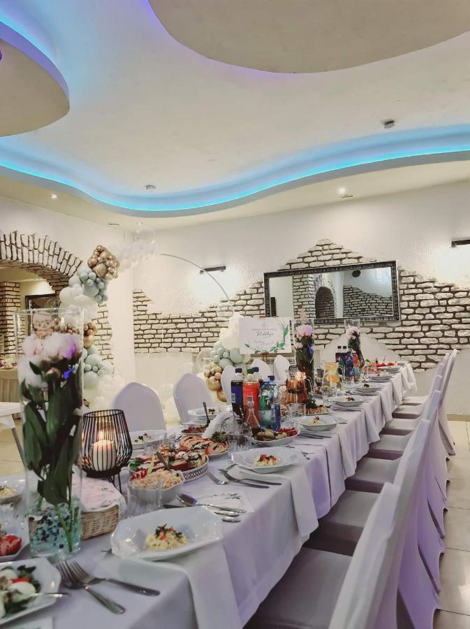 Willa-Restauracja Victoria Островец-Свентокшиский Экстерьер фото