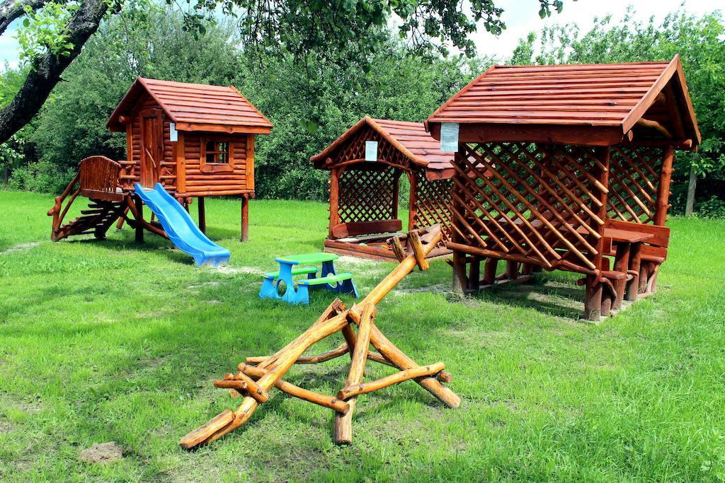 Willa-Restauracja Victoria Островец-Свентокшиский Экстерьер фото