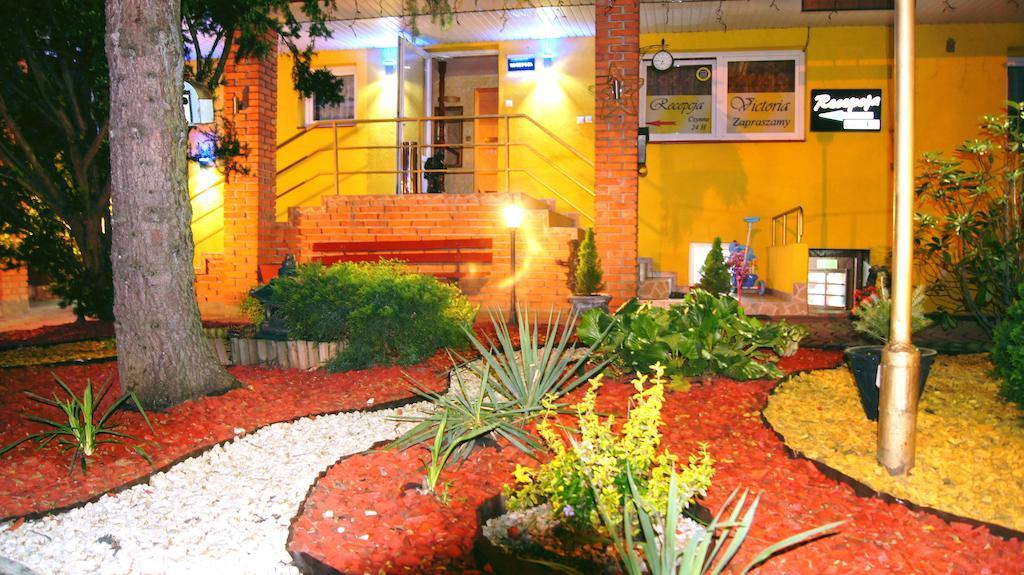 Willa-Restauracja Victoria Островец-Свентокшиский Экстерьер фото